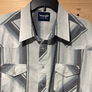 Wrangler Men's Casual Western Shirt - Gray and White Stripes